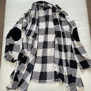 NWT Heimish USA Buffalo Plaid Wrinkle Free Cardigan with elbow patches